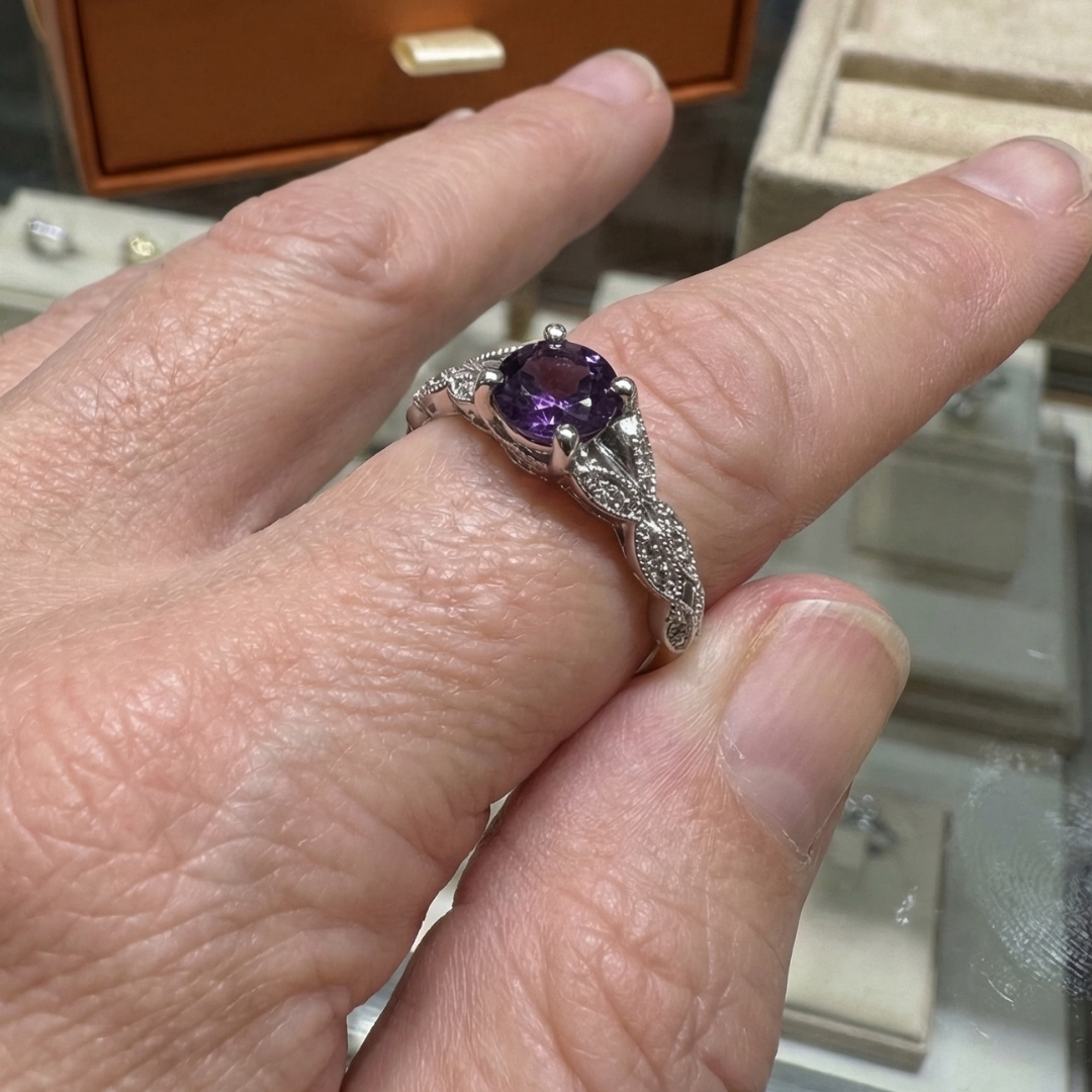 Amelys Bregne Ring | Hvidguld