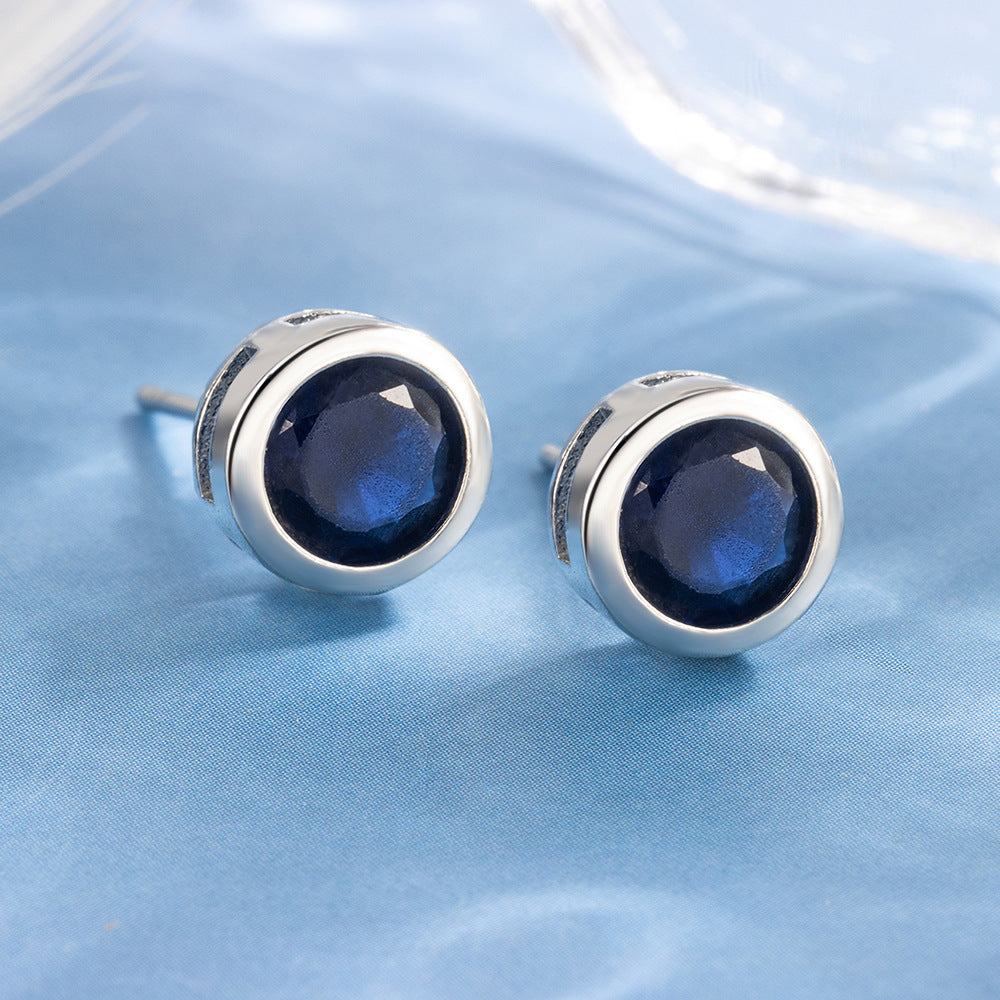 Safir Bezel Ørestikker | Hvidguld