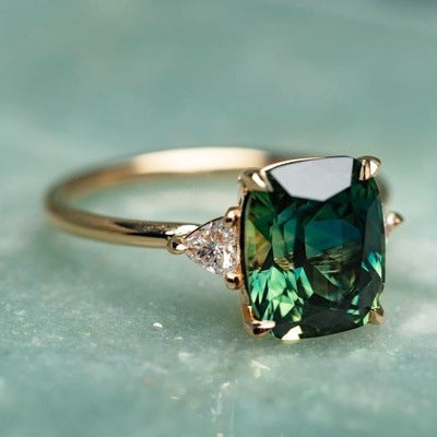 Vintage-Inspireret Grøn Ædelsten Ring | Guld