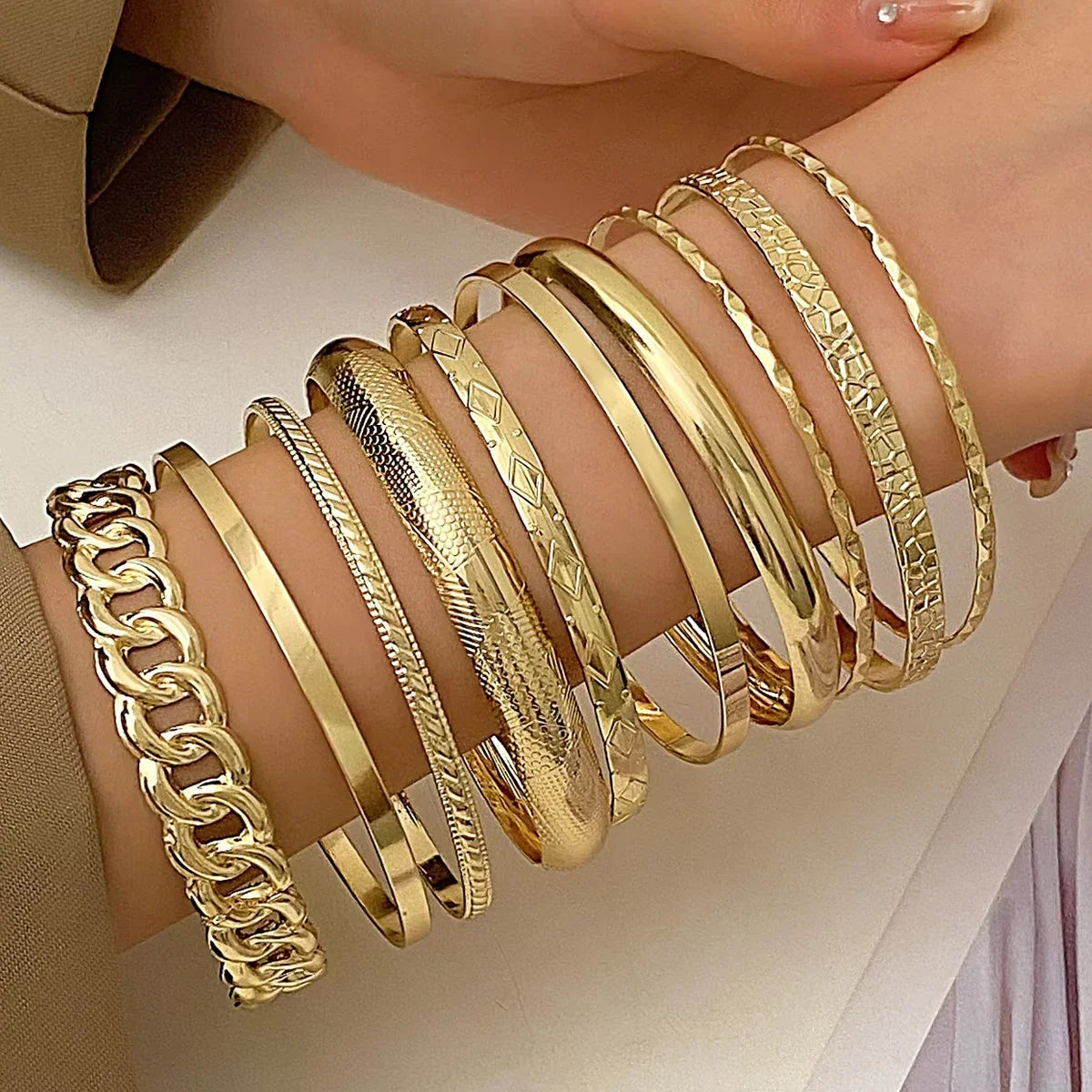 Bohemisk armbåndssæt i ti dele i guld- og sølvfarve