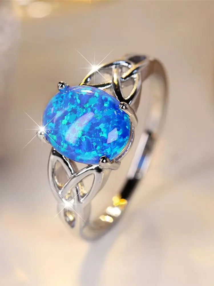 Vintage sølvring med oval blå opal – minimalistisk forlovelses- og vielsesring