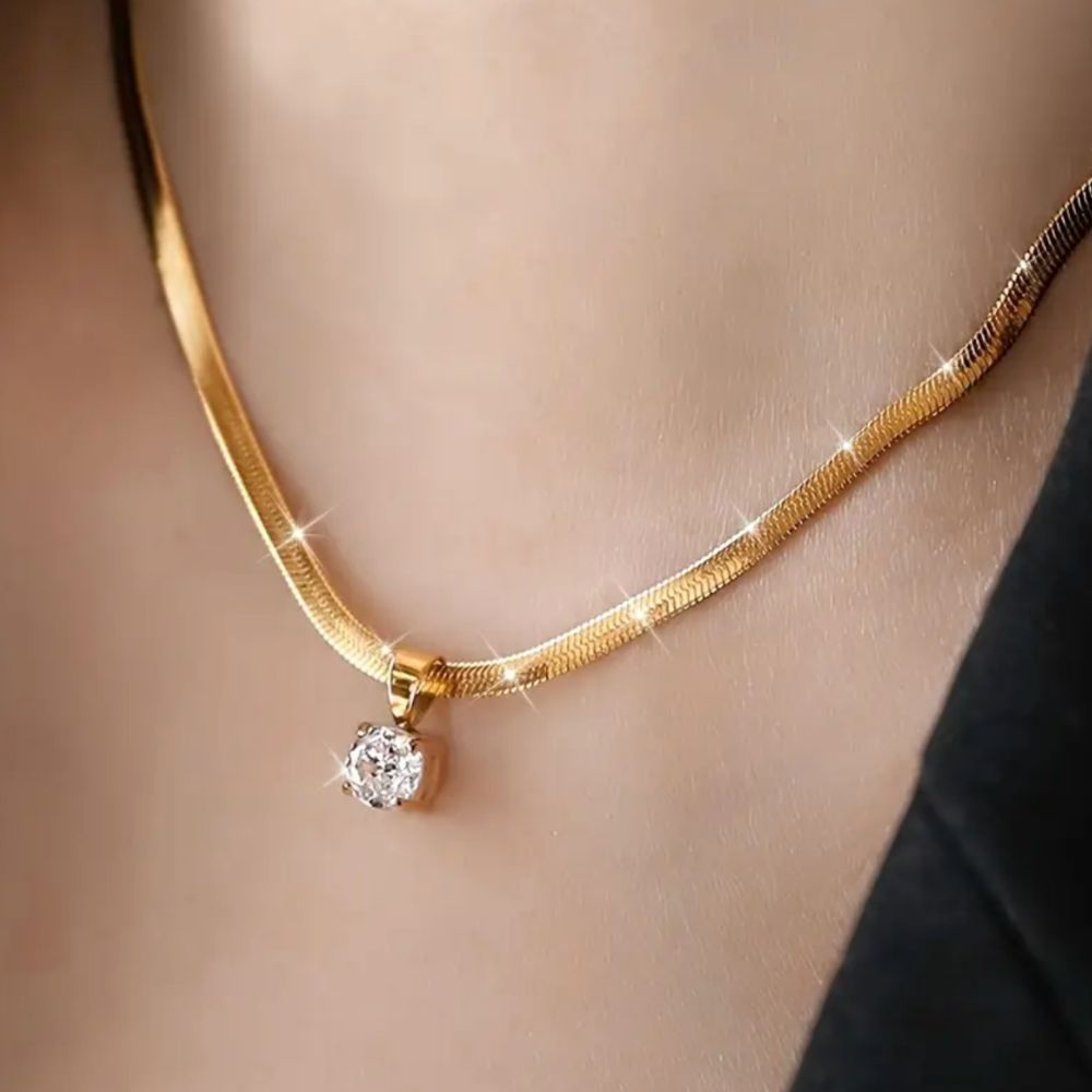 Elegant Guld Halskæde med Rhinestone Vedhæng